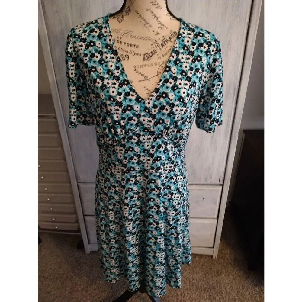 Michael kors v-neck  floral dress Medium Boho Feminine Cottagecore romance